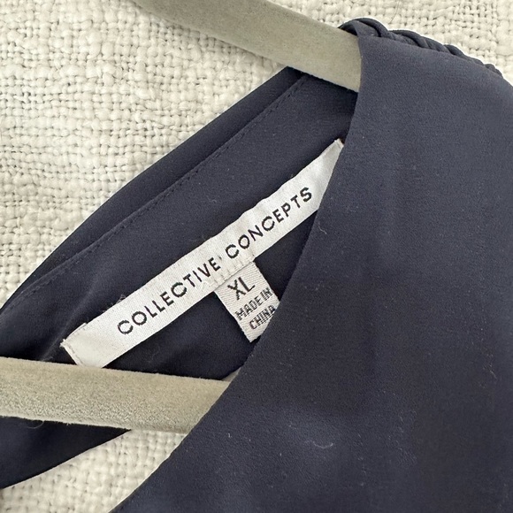 Navy sleeveless tank - Picture 3 of 4